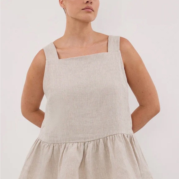 DISSH Beige Sleeveless Peplum Blouse. NWT - Picture 1 of 10